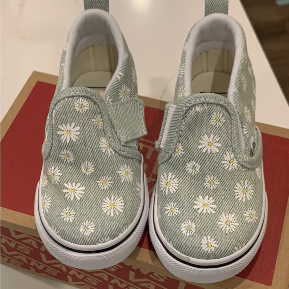Brand new in box toddler girl vans size 6